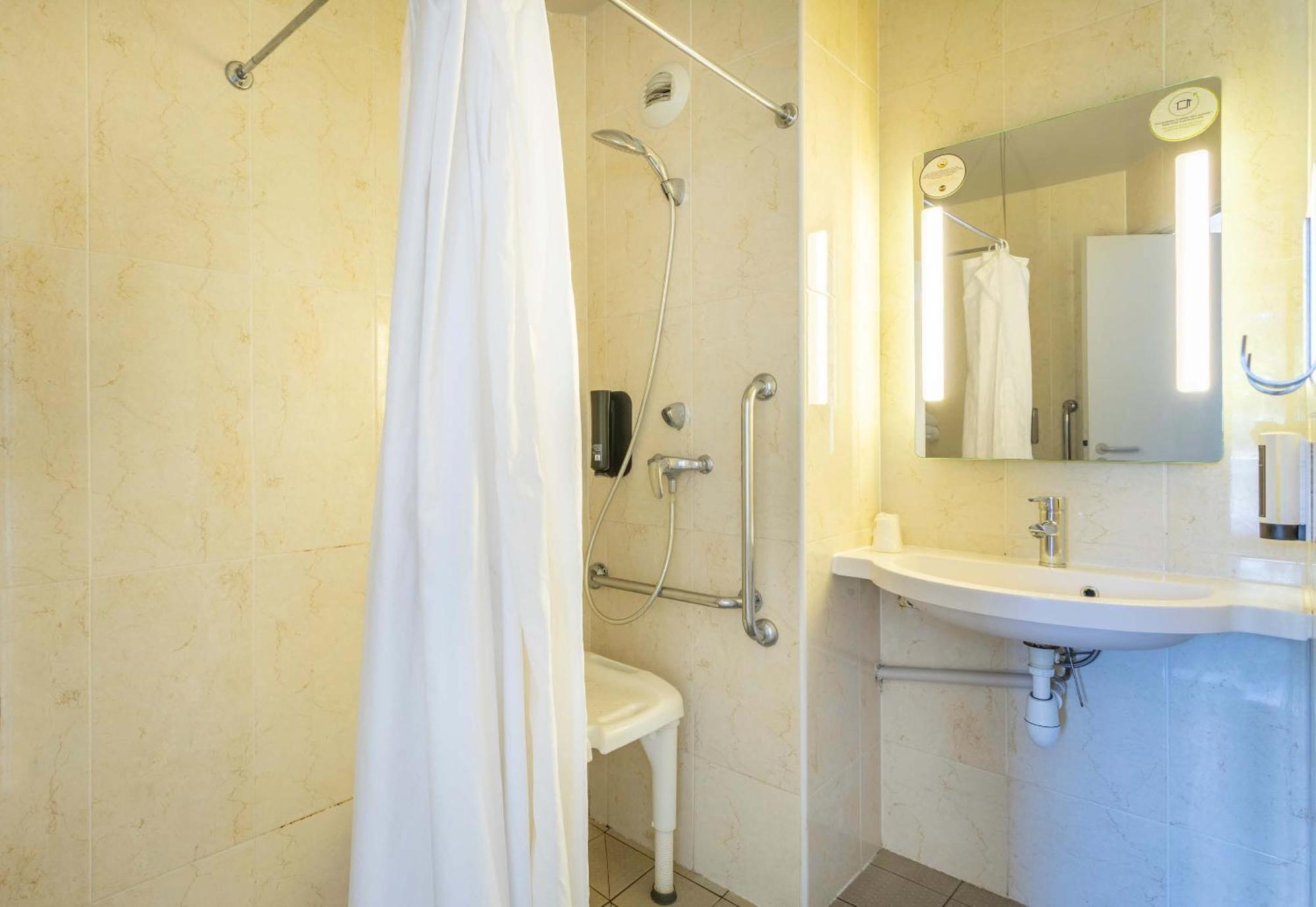 B&B Hotel Toulon Ollioules Exteriör bild